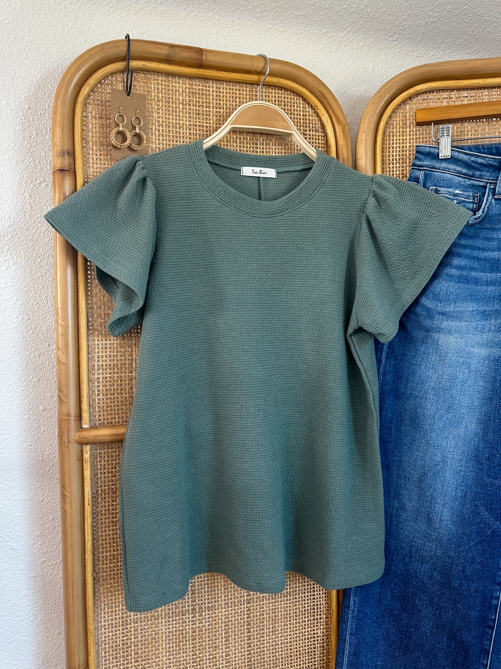 Cloud Basic Top w/ Ruffled Sleeves | Olive