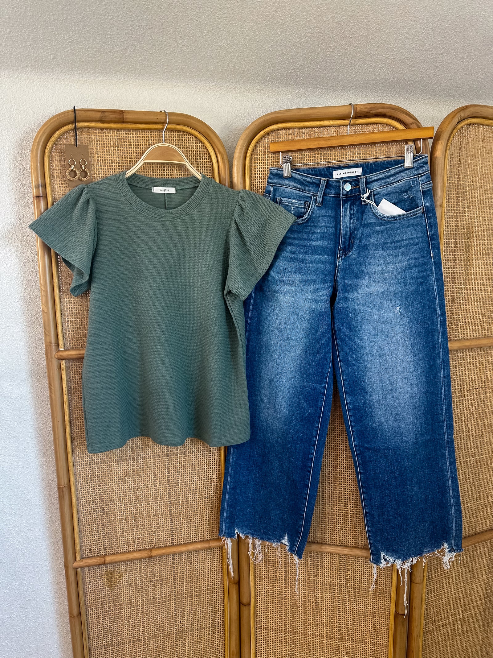 Cloud Basic Top w/ Ruffled Sleeves | Olive