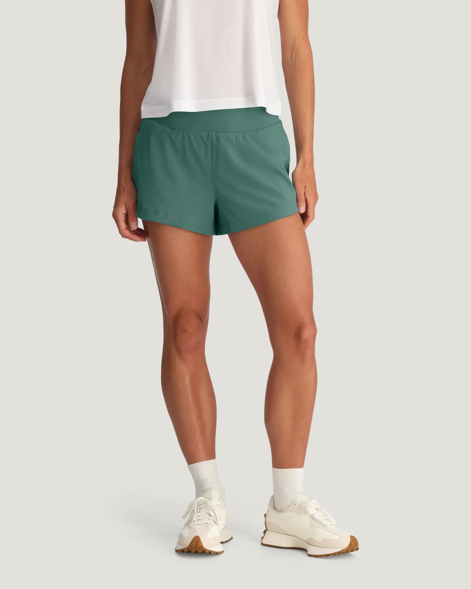 Free Fly Women's Bamboo Lined Active Breeze Short 3" | Sea Pine
